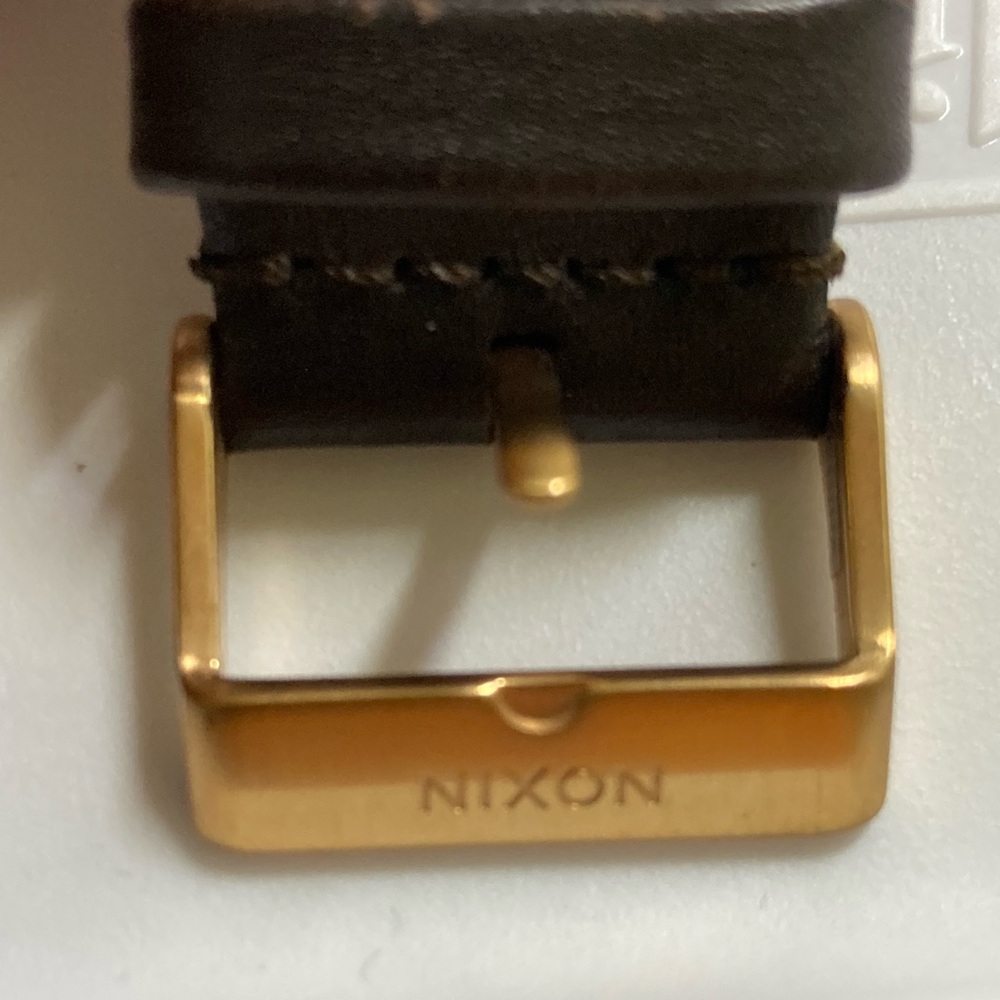 Nixon The 38-20, Refined, rose gold tones with brown leather strap, new battery - Picture 12 of 12